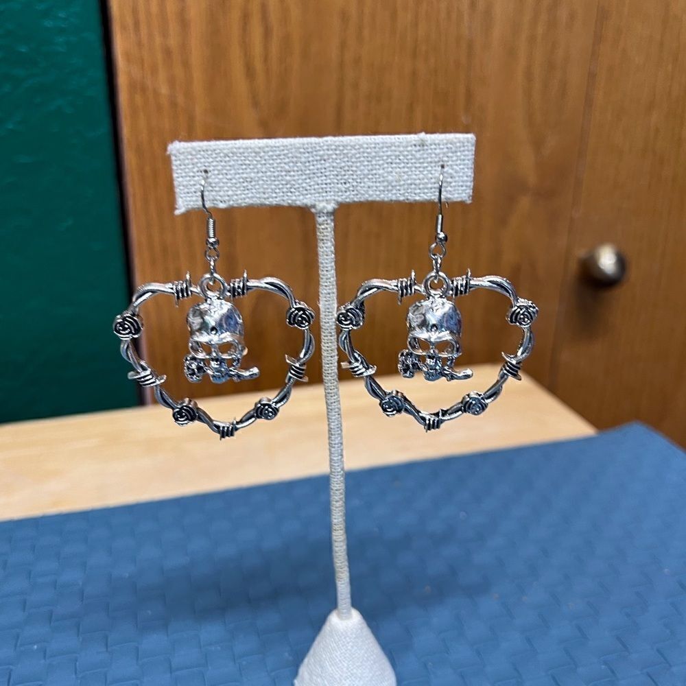 Gothic Punk Skull & Rose 🌹 Heart ♥️ Silver Dangle Fishhook Earrings #JW21